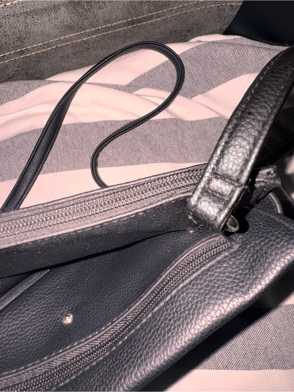 Rosetti black purse multiple compartments adjustable straps - Picture 11 of 15